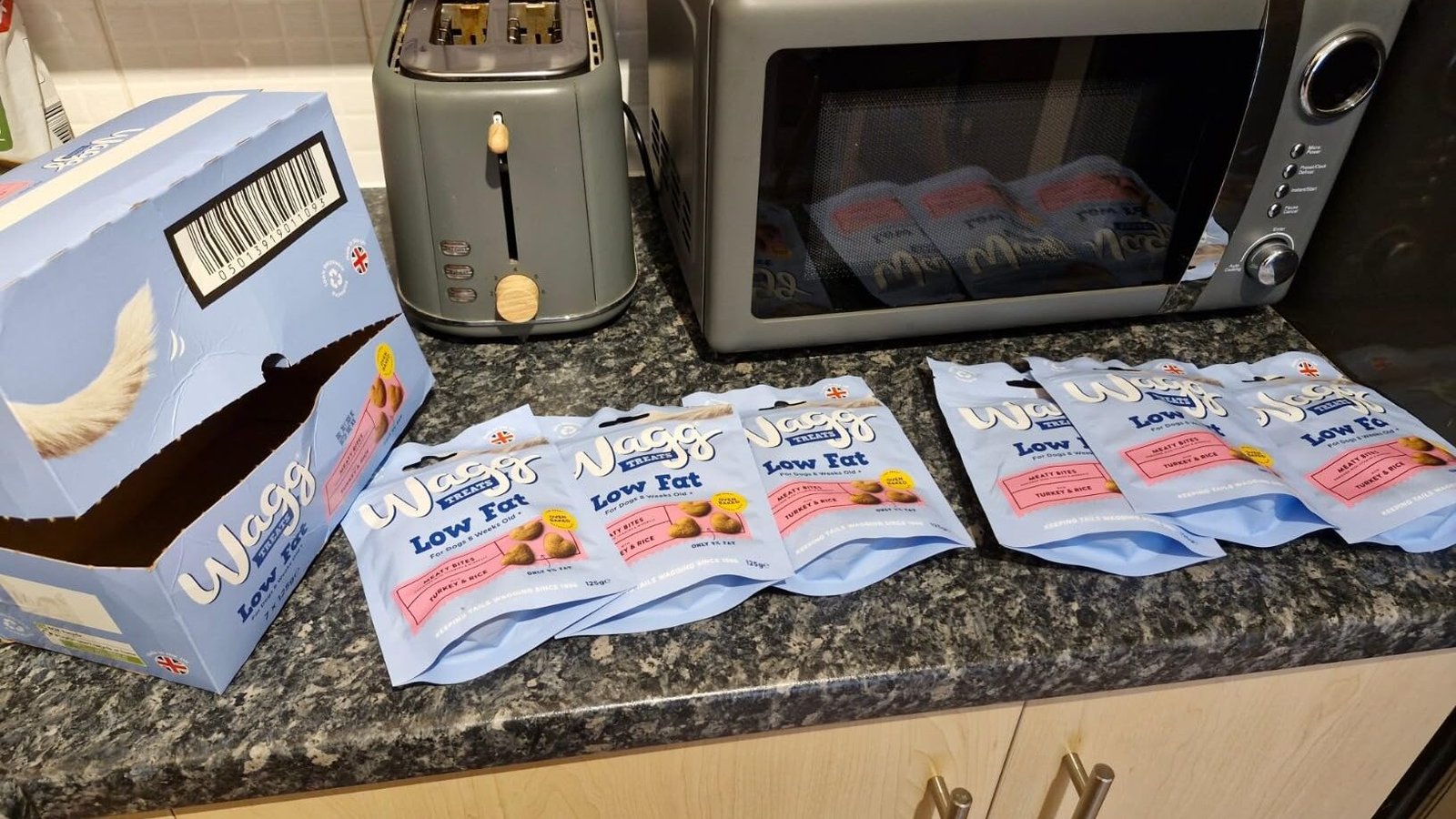 Best Dog Food for Large Dogs on a Budget UK: Quality Food That Won't Break the Bank wagg dog food